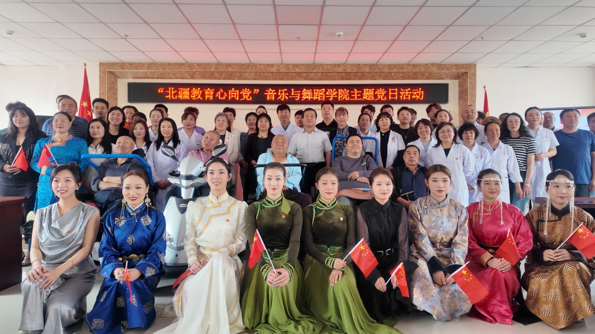 音樂(lè)與舞蹈學(xué)院赴榮譽(yù)軍人康復(fù)醫(yī)院開(kāi)展...