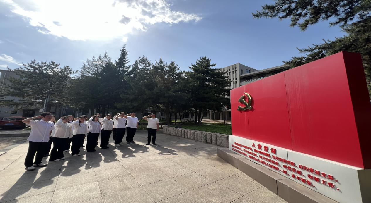 蒙古學(xué)學(xué)院學(xué)生黨支部開展畢業(yè)生黨員廉潔教育暨重溫入黨誓詞活動(dòng)